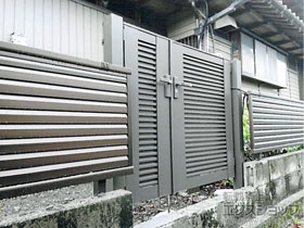 の門扉 ライシス門扉5型 横格子 両開き親子 門柱使用 施工例