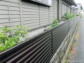 のフェンス・柵 ミエーネフェンス 目隠しルーバータイプ 自由柱施工 施工例