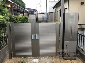 の門扉 ライシス門扉 5型 横目隠し 両開き 柱使用 施工例