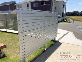 の シンプレオフェンスSY1型 横スリット 2段支柱 自立建て用（パネル2段）※前回施工分と連結 施工例