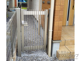 の門扉 シンプレオ門扉T1型 縦格子 片開き 門柱使用 施工例