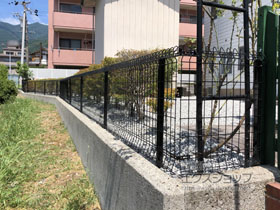 のフェンス・柵 メッシュフェンス G10-R 自由柱 施工例