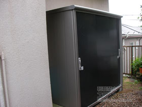 の物置・屋外倉庫 エスモ 一般型 1950×900×1959*建物横側 ESE-1909A-SM 施工例