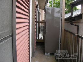 の物置・屋外倉庫 ナイソーシスター　1520×580×1903*建物奥側 KMW-156E 施工例