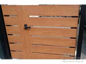 の門扉 ルシアス門扉BW02型 横スリット（木調框）両開き親子 複合カラー 門柱使用 施工例