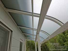 のバルコニー・ベランダ屋根 ヴェクターテラス R型 屋根タイプ 連棟 積雪〜20cm対応 施工例
