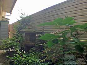 のフェンス・柵 ミエーネフェンス 目隠しルーバータイプ 2段支柱 ブロック建て用（パネル2段）※柱別途 施工例