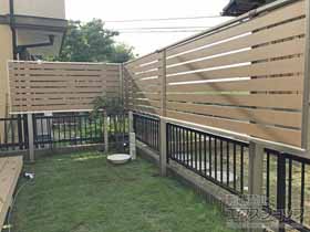 のフェンス・柵 ルシアスフェンスF04型 横板 木目カラー 2段支柱 自立建て用（パネル1段） 施工例