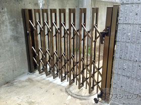 のカーゲート アルシャインII PG型R(ペットガード) Aタイプ ノンレール 片開き 施工例