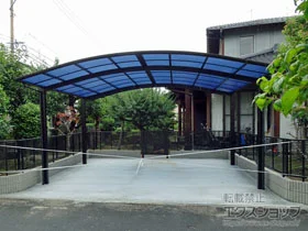 YKKAPのフェンス・柵・塀 シンプレオフェンス1型 横格子 自由柱施工 施工例