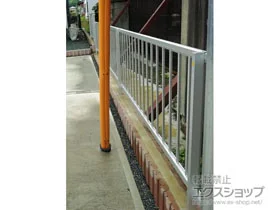Value Selectのフェンス・柵・塀 ミエッタフェンス　防犯たて格子タイプ　自由柱施工 施工例