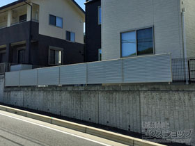 のフェンス・柵 ミエーネフェンス 目隠しルーバータイプ 自由柱施工 施工例