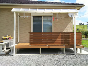 のテラス屋根 ヴェクターテラス R型 1500 テラスタイプ 単体 積雪〜50cm対応＋ヴェクターテラス　吊り下げ式物干し 標準 施工例