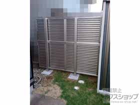 のフェンス・柵 ミエーネフェンス 目隠しルーバータイプ 2段支柱 自立建て用 施工例