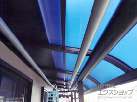 のバルコニー・ベランダ屋根 プレシオステラス R型 屋根タイプ 連棟 積雪〜20cm対応 施工例