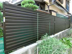 のフェンス・柵 ミエーネフェンス 目隠しルーバータイプ 自由柱施工 施工例