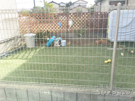 のフェンス・柵 メッシュフェンス M0 間仕切柱 施工例