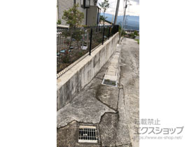 のフェンス・柵 メッシュフェンスG10-R 自在柱 施工例