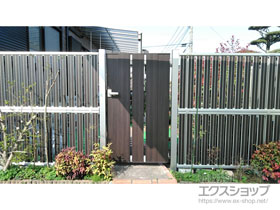 のフェンス・柵 ルシアスフェンスF03型 たて半目隠し 木調カラー 2段支柱 自立建て用 施工例