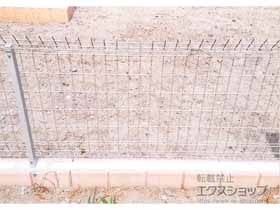のフェンス・柵 メッシュフェンスG10-R 自在柱 施工例