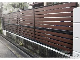 Value Selectのフェンス・柵・塀 モクアルフェンス 横板タイプ 2段支柱 自立建て用（パネル2段） 施工例