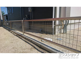 のフェンス・柵 シンプレオフェンスM2型 縦井桁メッシュ 自由柱施工 施工例