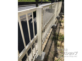 のフェンス・柵 ミエッタフェンス 防犯たて格子タイプ 2段支柱 自立建て用（パネル2段） 施工例