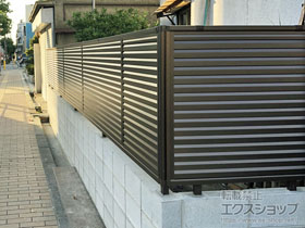 のフェンス・柵 ミエーネフェンス 目隠しルーバータイプ 自由柱施工 施工例