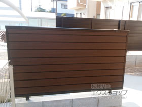 のフェンス・柵 ルシアスフェンスF02型 横目隠し 複合カラー 自由柱施工 施工例