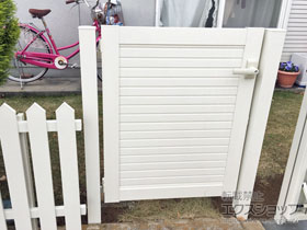 の門扉 シンプレオ門扉5型 横目隠し 片開き 門柱使用 施工例