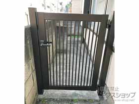 の門扉 シンプレオ門扉10型 たて粗格子 片開き 門柱使用 施工例