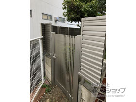 の門扉 シンプレオ門扉T1型 縦格子 片開き 門柱使用 施工例