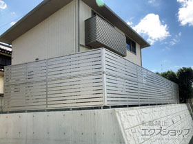 のフェンス・柵 シンプレオフェンスSY1型 横スリット 2段支柱 ブロック建て用（パネル2段） 施工例