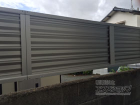 のフェンス・柵 ミエーネフェンス 目隠しルーバータイプ 自由柱施工 施工例