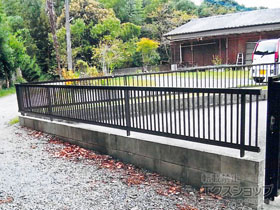 のフェンス・柵 プレスタフェンス 2型 細たて桟 フリーポールタイプ 施工例