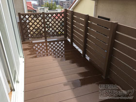 のウッドデッキ リウッドデッキ 200＋リウッドステップ5型Ｓタイプ（2段）×1台＋リウッドデッキフェンス2型 ラチス格子＋リウッドデッキフェンス3型 横スリット 施工例
