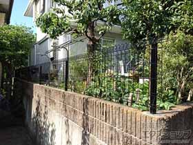 のフェンス・柵 メッシュフェンス G10-R 自由柱 施工例