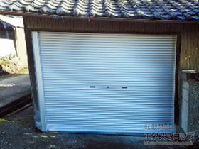 のガレージシャッター ガレージシャッタークワトロ 手動式 内部付タイプ 施工例