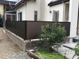 のフェンス・柵 ミエーネフェンス 目隠しルーバータイプ 自由柱施工 施工例