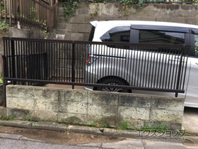 のフェンス・柵 エクモアX2型 たて格子 フリー支柱タイプ 施工例