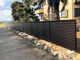 のフェンス・柵 ミエーネフェンス 目隠しルーバータイプ 自由柱施工 施工例