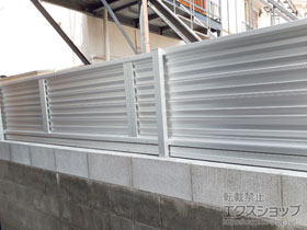 のフェンス・柵 ミエーネフェンス 目隠しルーバータイプ 自由柱施工 施工例