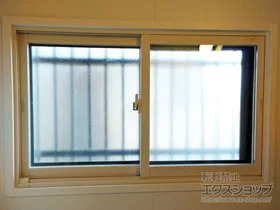 LIXIL リクシル(トステム)の内窓（二重窓・二重サッシ） インプラス ダストバリア仕様 引違い窓浴室仕様ユニットバス納まり 2枚建　 施工例