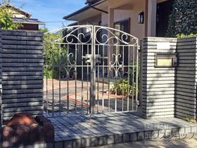 の門扉 コラゾン2型 両開き　柱使用 施工例