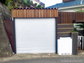 のガレージシャッター ガレージシャッタークワトロ 電動式 内部付タイプ 施工例