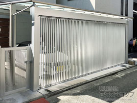 の門扉 ニューカムフィ2型 たて細格子 片開き 門柱タイプ 施工例