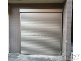 のガレージシャッター ガレージシャッタークワトロ 手動式 外部付タイプ 施工例