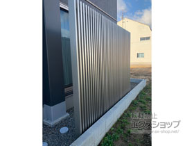 のフェンス・柵 リレーリアフェンス 2N型 たて格子 間仕切柱タイプ 施工例