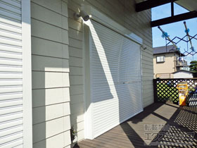 のガレージシャッター ガレージシャッタークワトロ 手動式 外部付タイプ 施工例