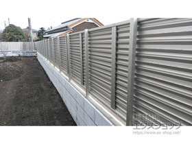 のフェンス・柵 ミエーネフェンス 目隠しルーバータイプ 自由柱施工 施工例